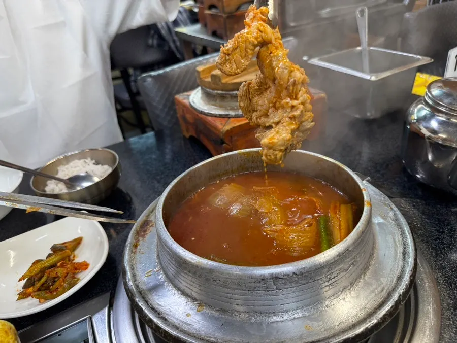 Kimchi stew and pot rice meal