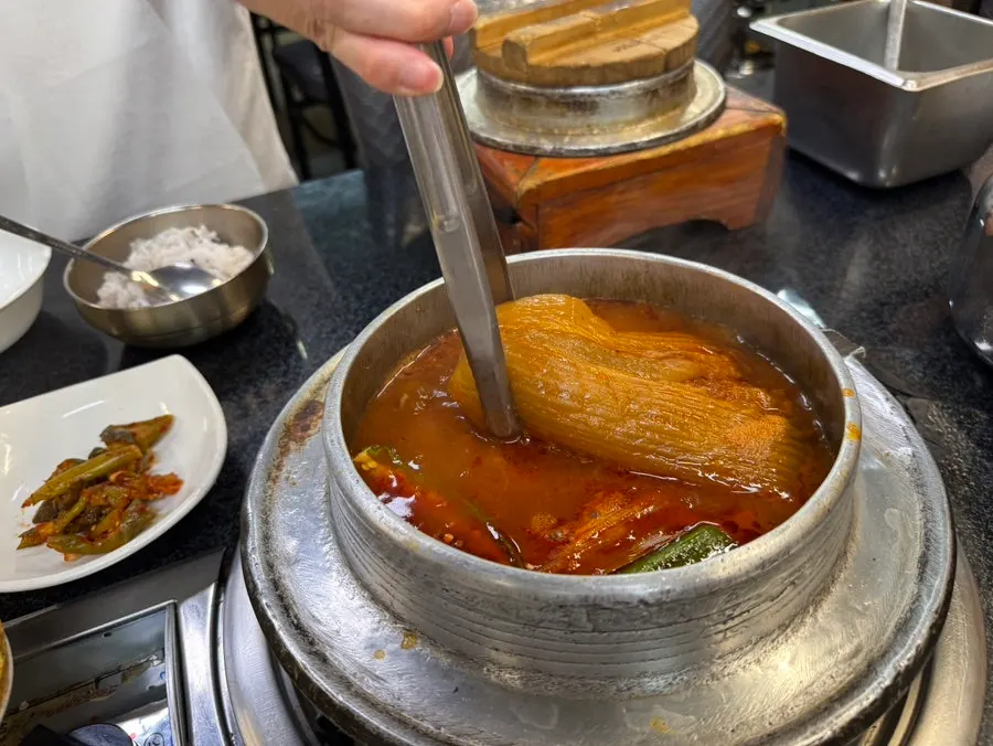 Pot rice served with kimchi stew
