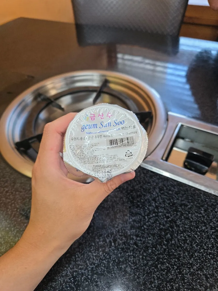 Single-use water cup service
