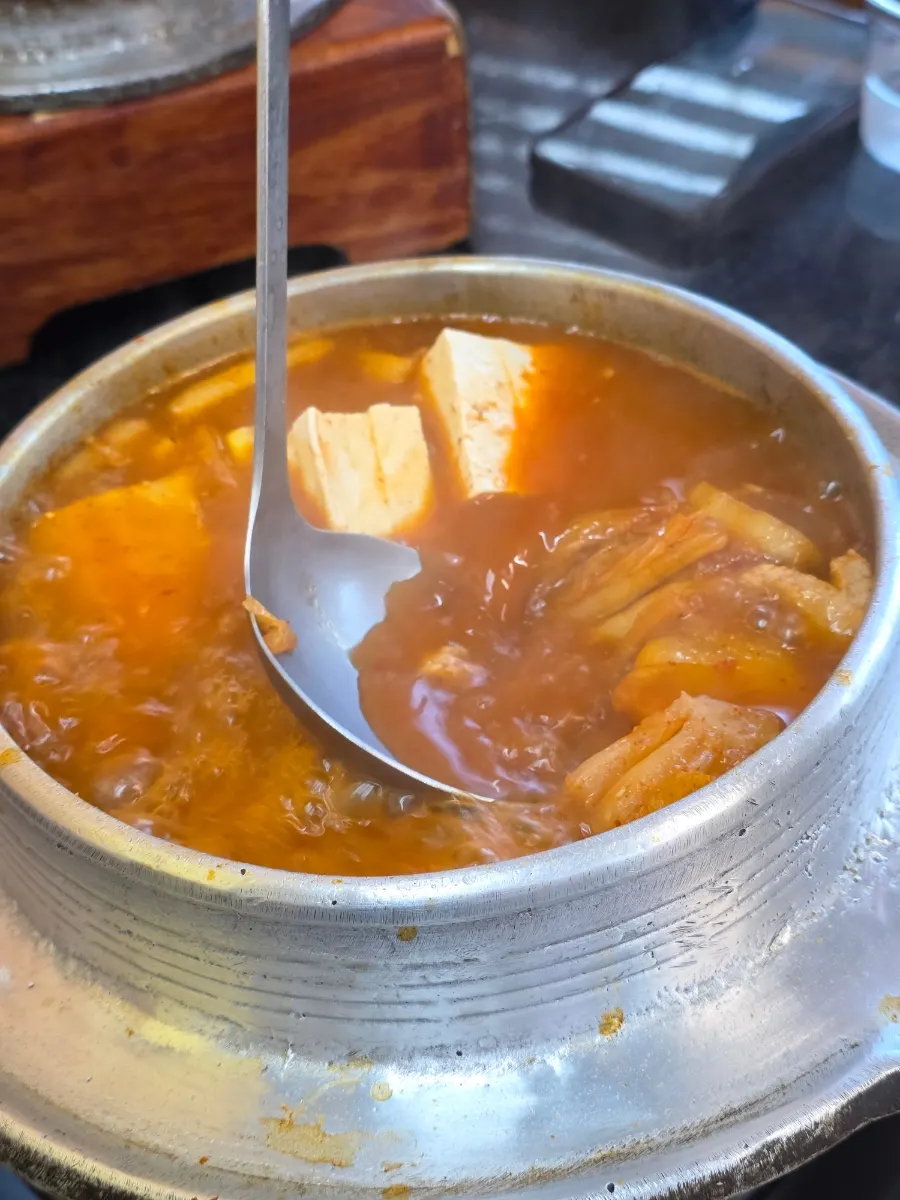Galbi kimchi jjigae broth becoming richer