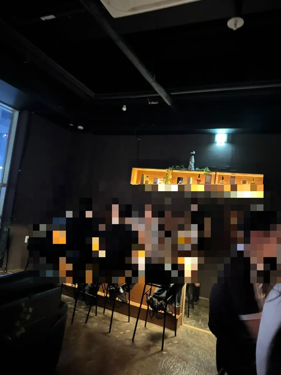 Bar-counter seats arranged in a row