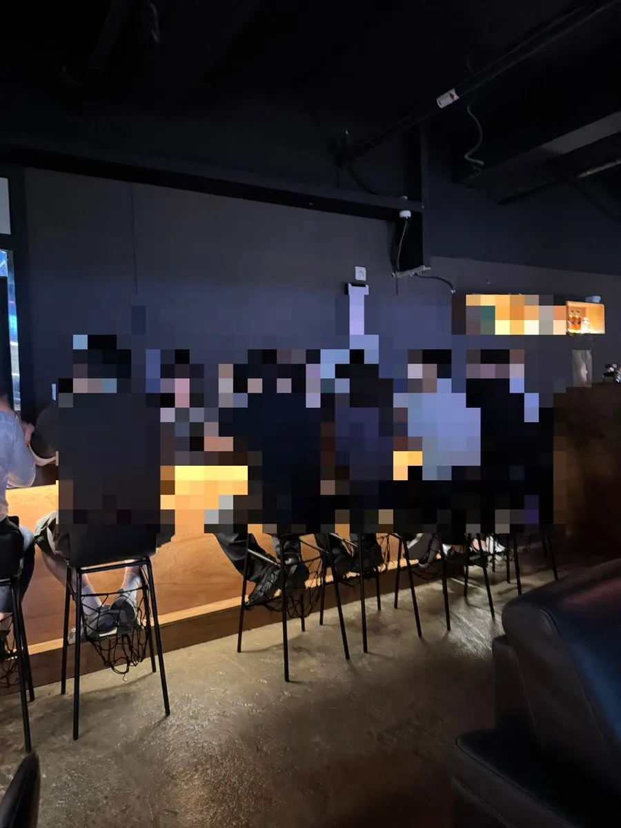 Changed bar-counter seats after the rotation