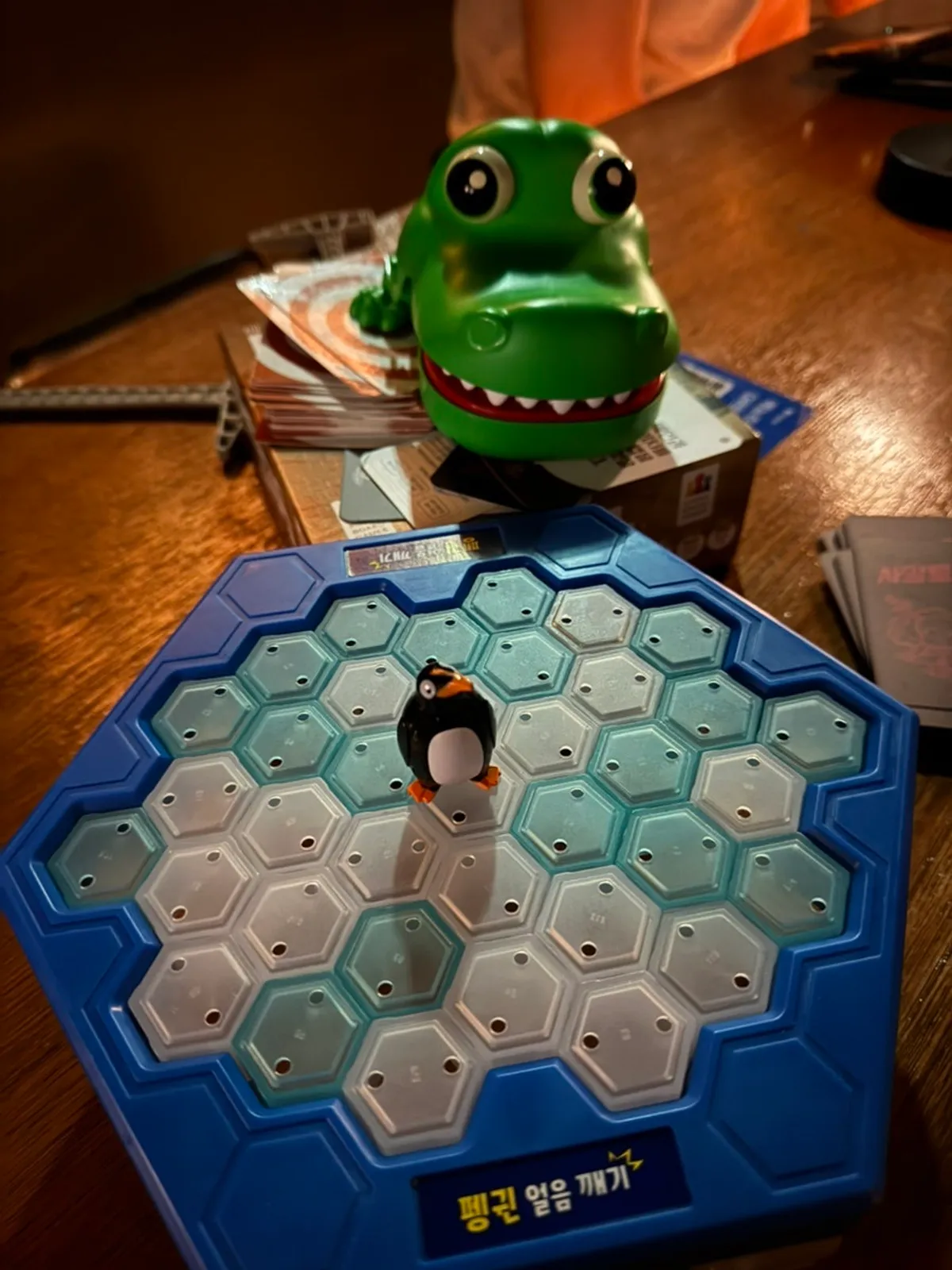 Board games on a Mullae Hanjan table