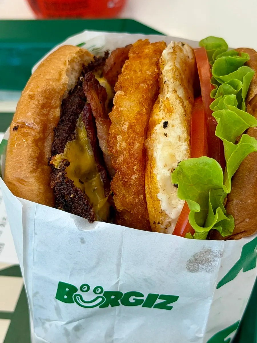 Beef patty cheeseburger