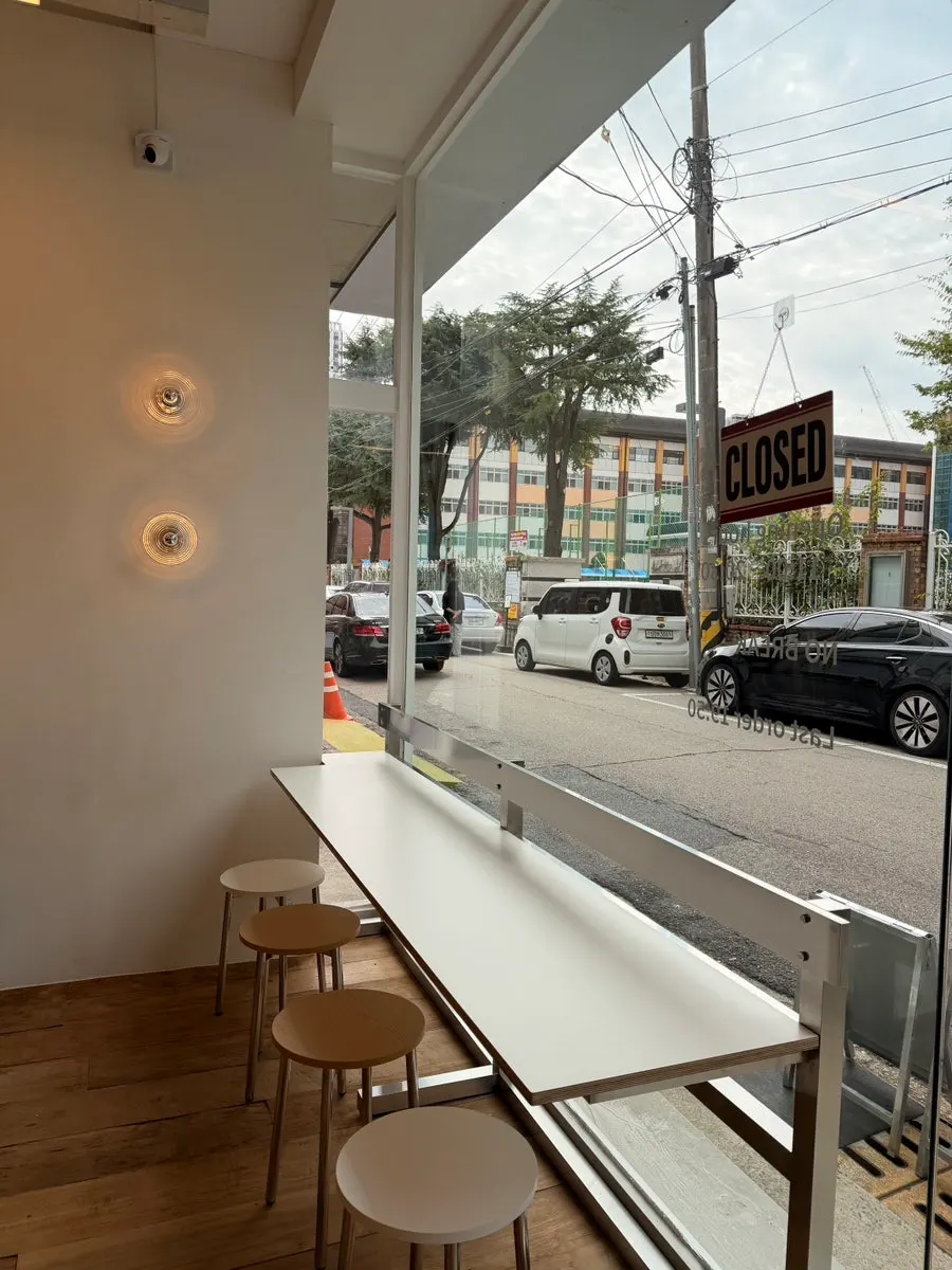 평일 점심 만석인 버기즈 대흥 내부