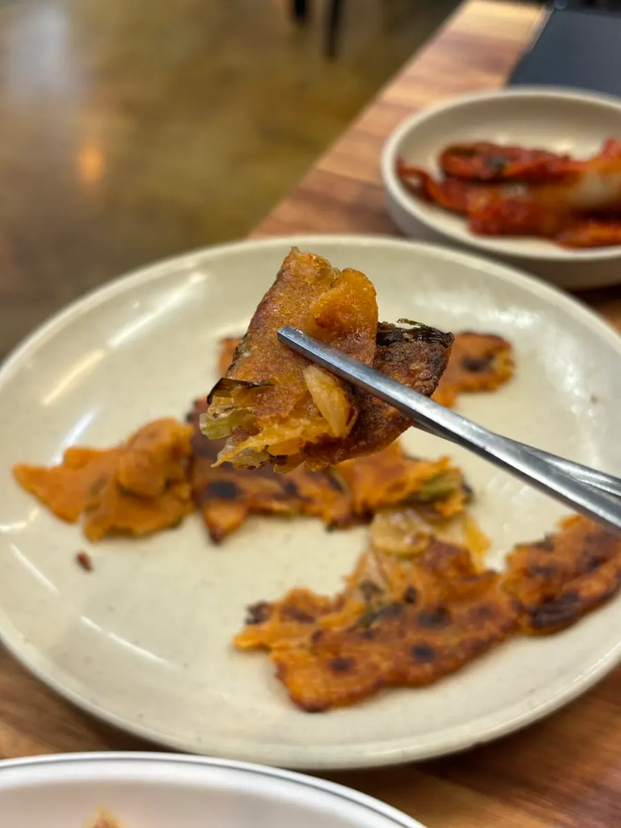 Fried spring rolls dipped in chojang sauce