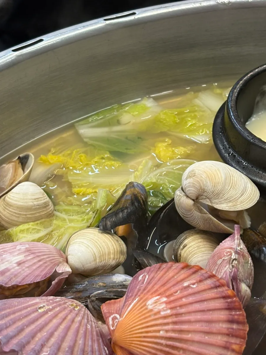 Abalone and fan mussel served with chojang sauce
