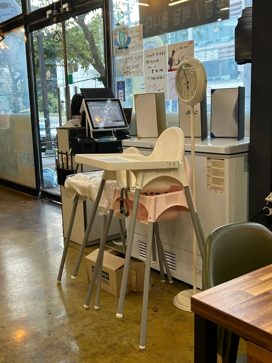 Table set up after ordering the clam hot pot