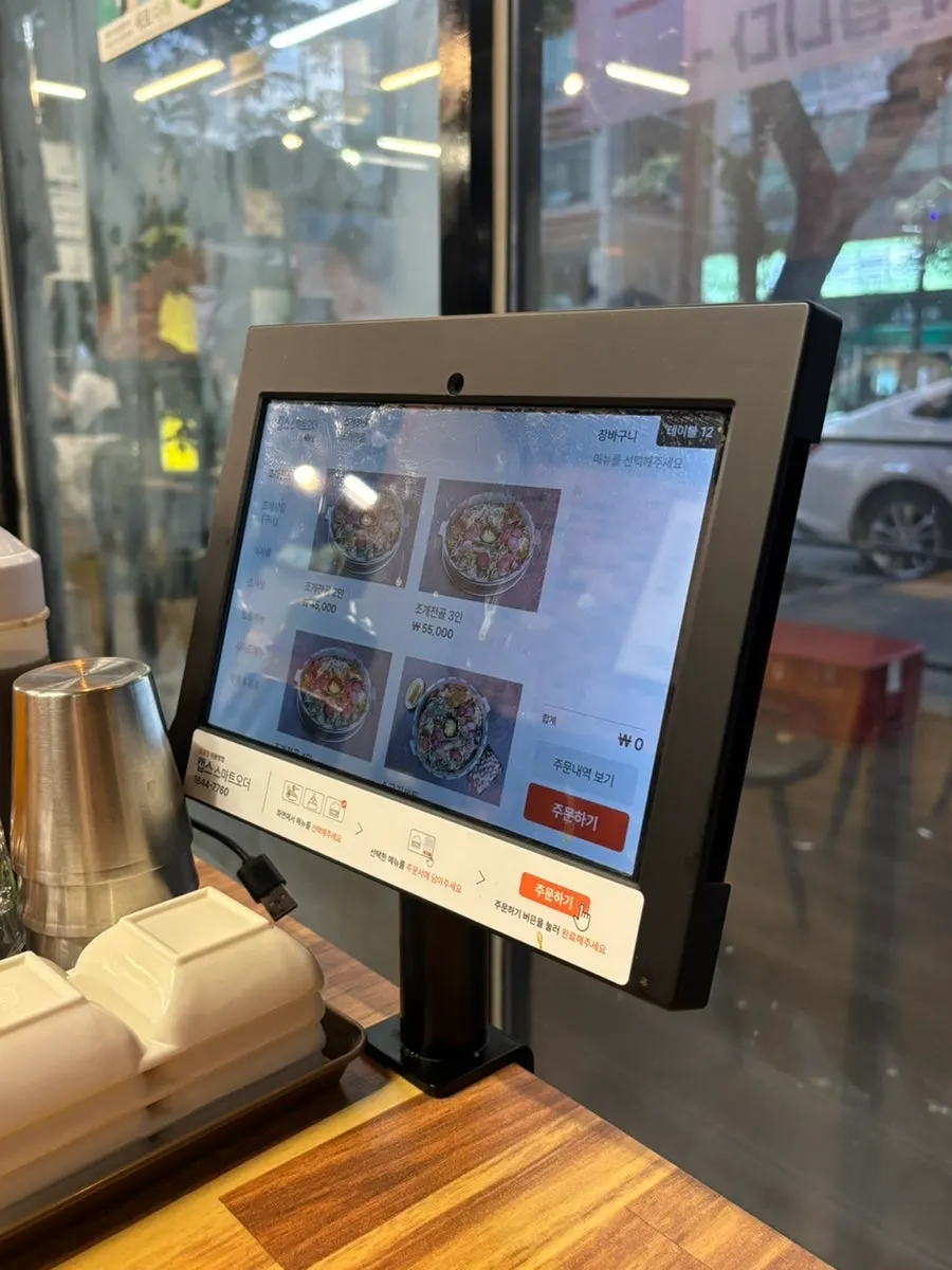 Set menus, sides and toppings listed on the menu