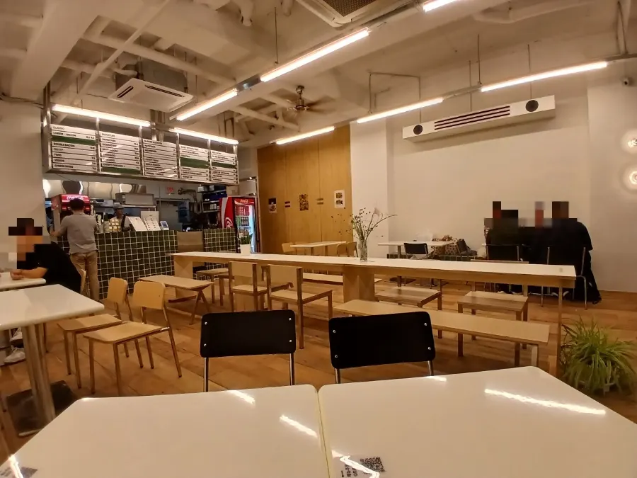 외국인 손님도 찾는 버기즈 대흥 매장 모습