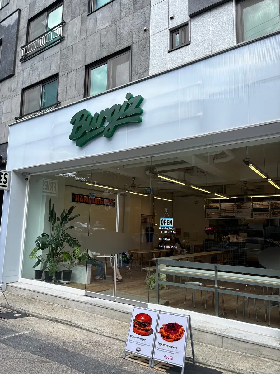 Exterior of Burgiz Daeheung in a Daeheung-dong alley