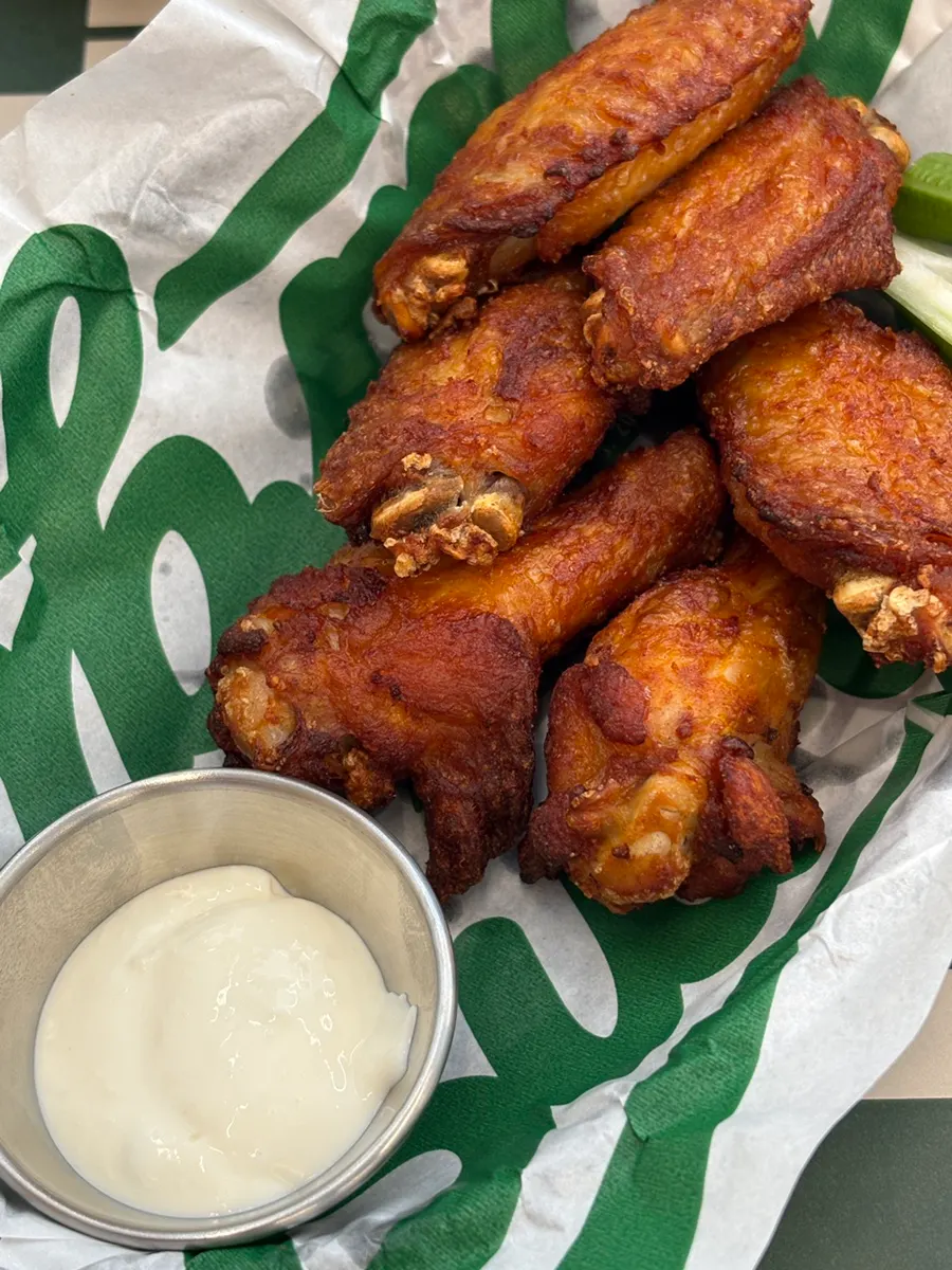 Buffalo wings served with sauce