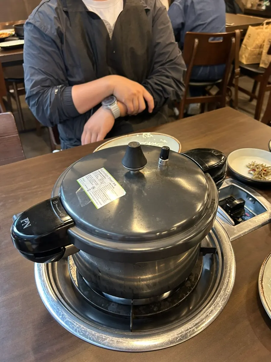 주문한 숙성 묵은지 압력솥 뼈찜 상차림