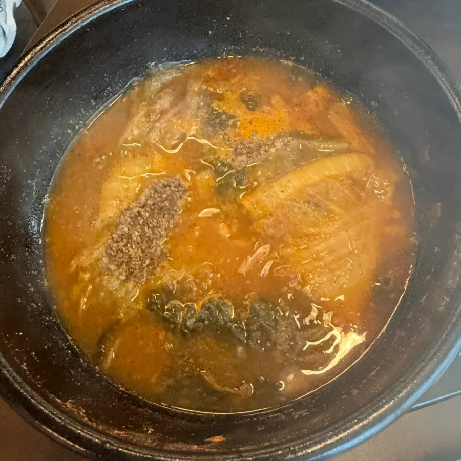 매운 뼈구이와 함께 나온 계란찜
