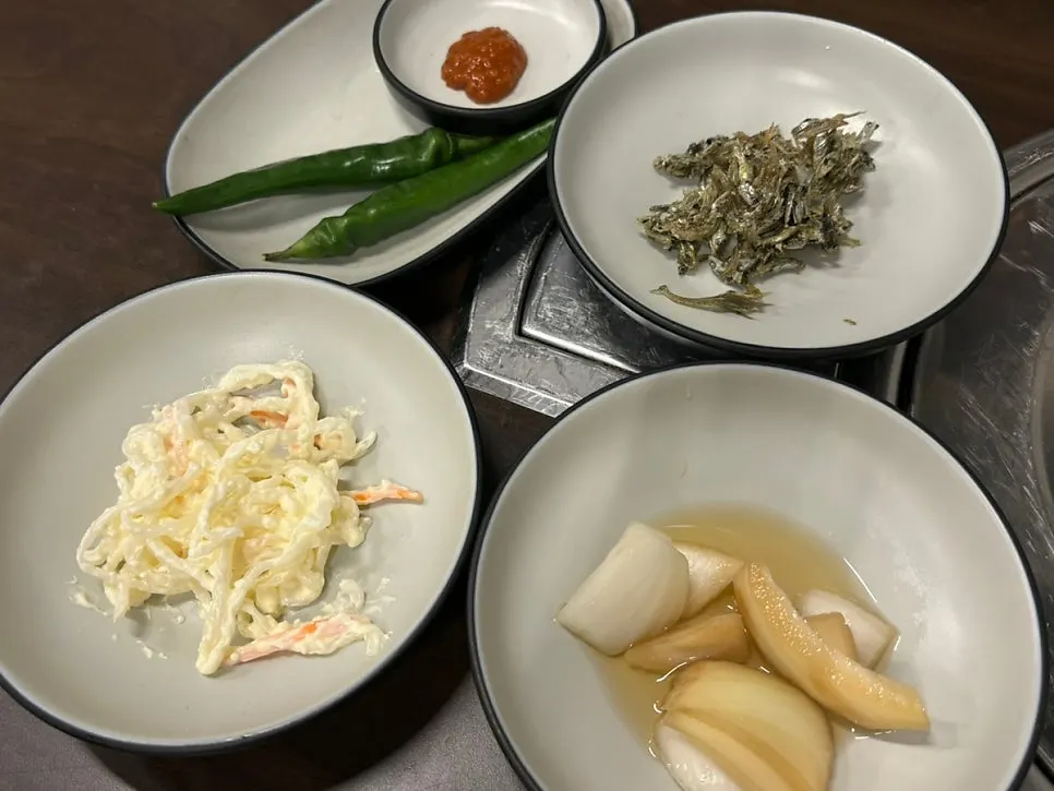 무알콜 맥주와 막걸리가 있는 주류 메뉴