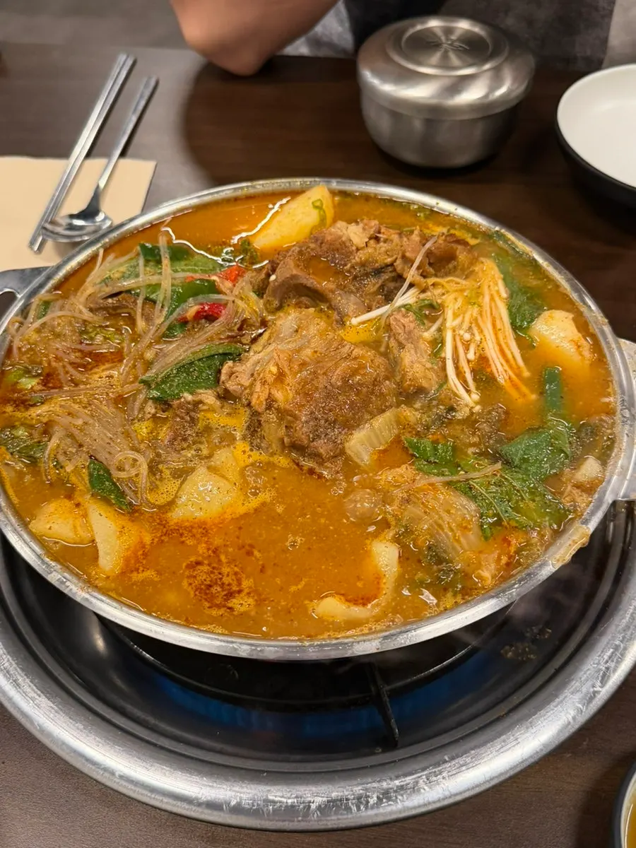 Pork backbone meat dipped in mustard sauce