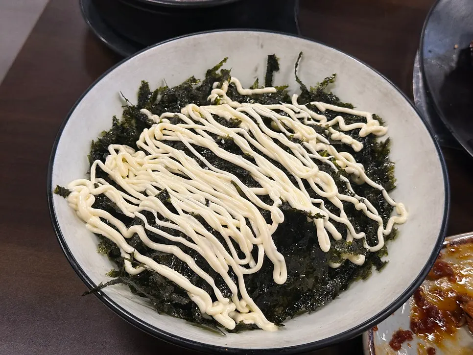 Rice balls topped with seaweed flakes and mayo