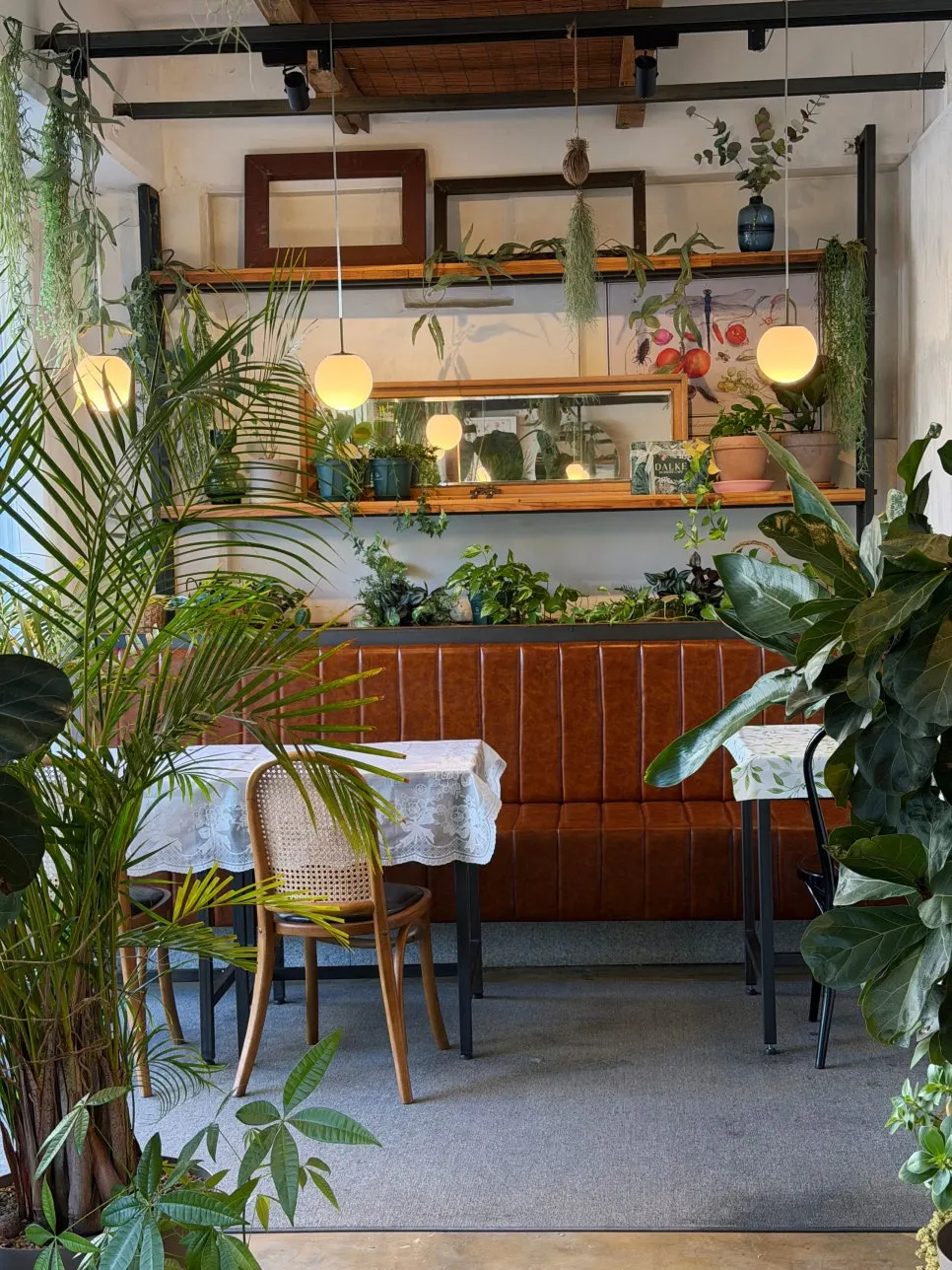 Garden-like café space