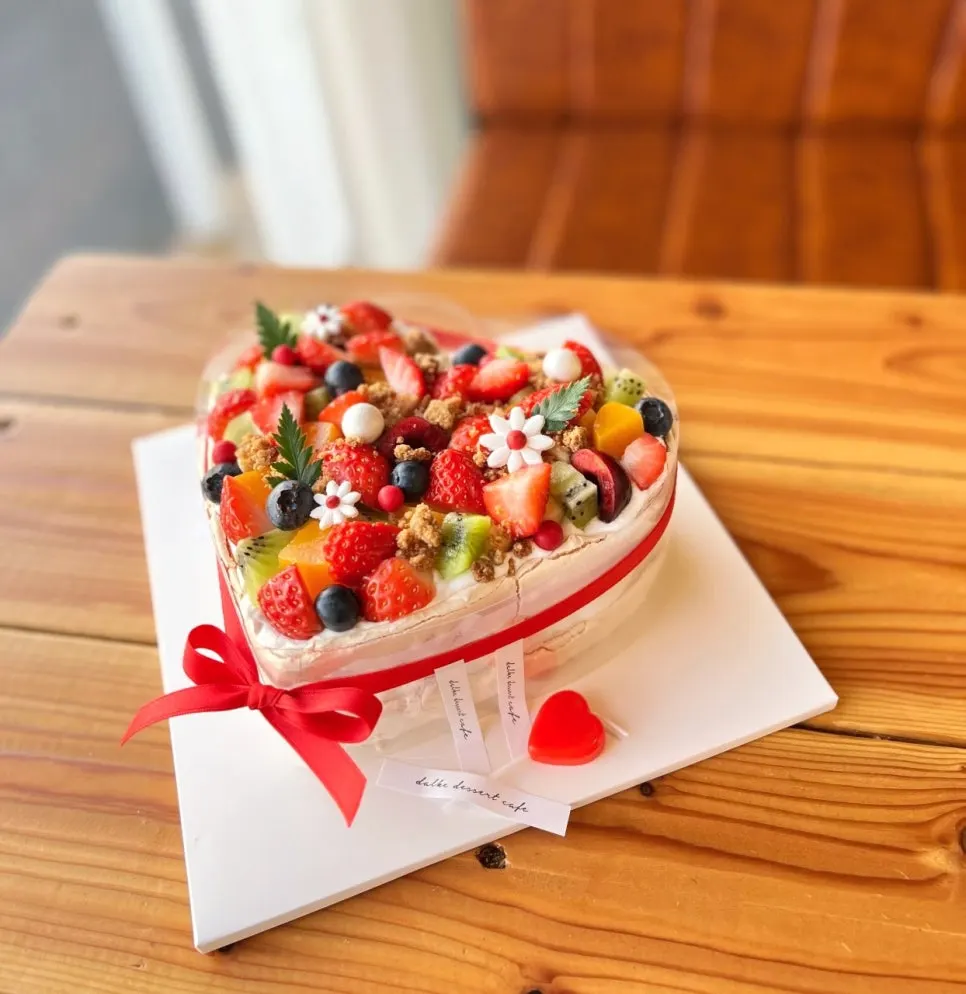 Fruit pavlova whole cake