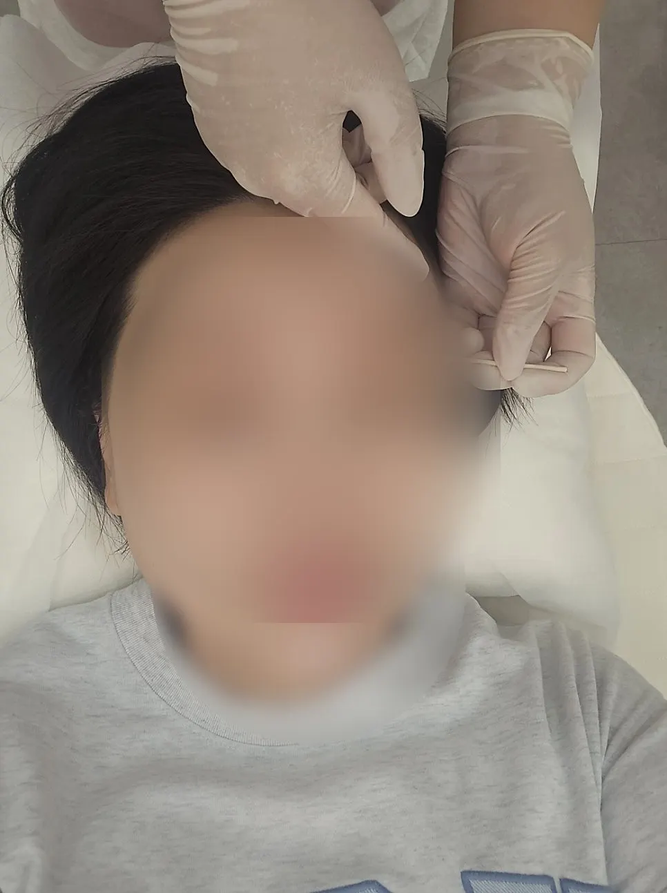 세미 아치형으로 완성된 눈썹 디자인