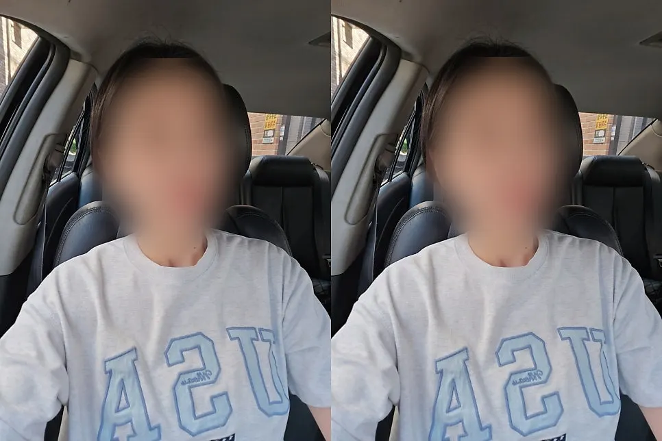 머리를 넘겨 눈썹을 드러낸 모습