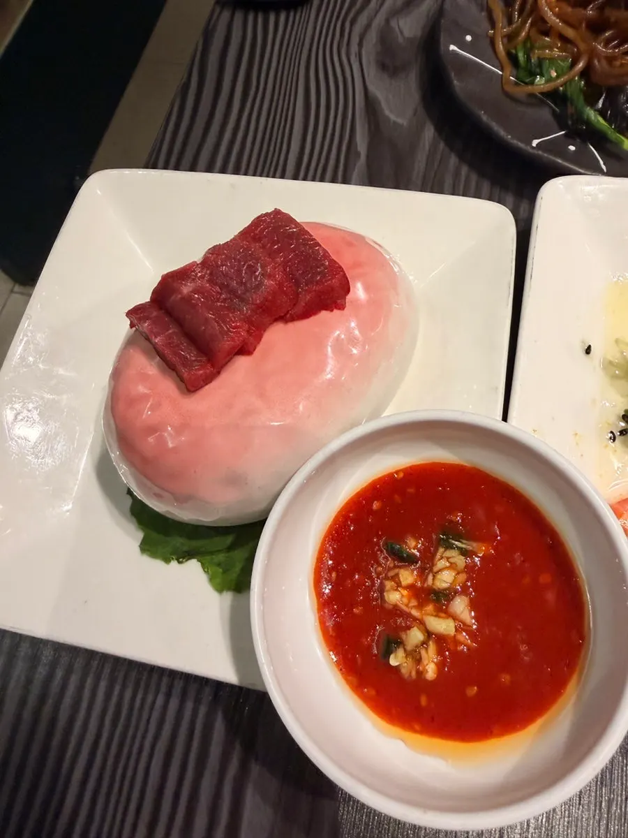 Basic spread including yukhoe and tripe
