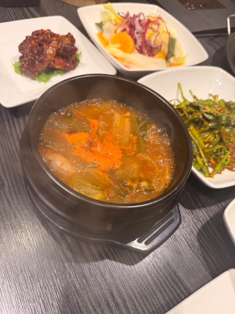 Rich soup similar to hanwoo gukbap