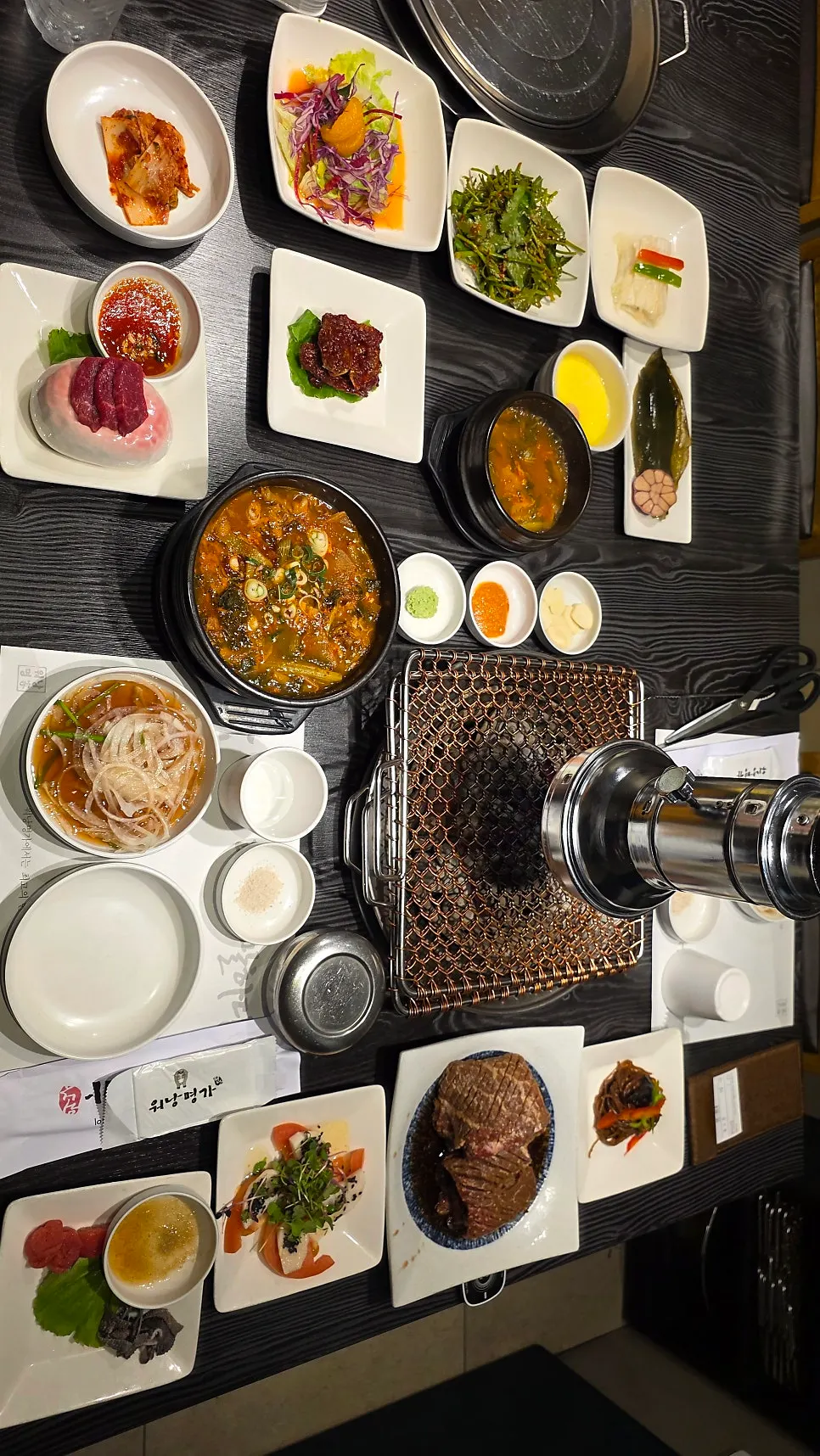 워낭양념왕갈비와 얼갈이왕갈비탕 주문 상차림