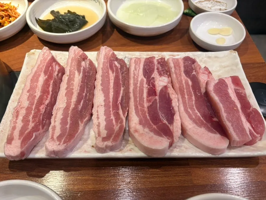 3 servings of pork belly served on a plate