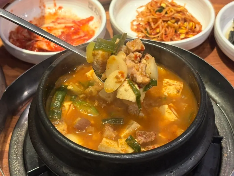 Default side dishes served with the meat