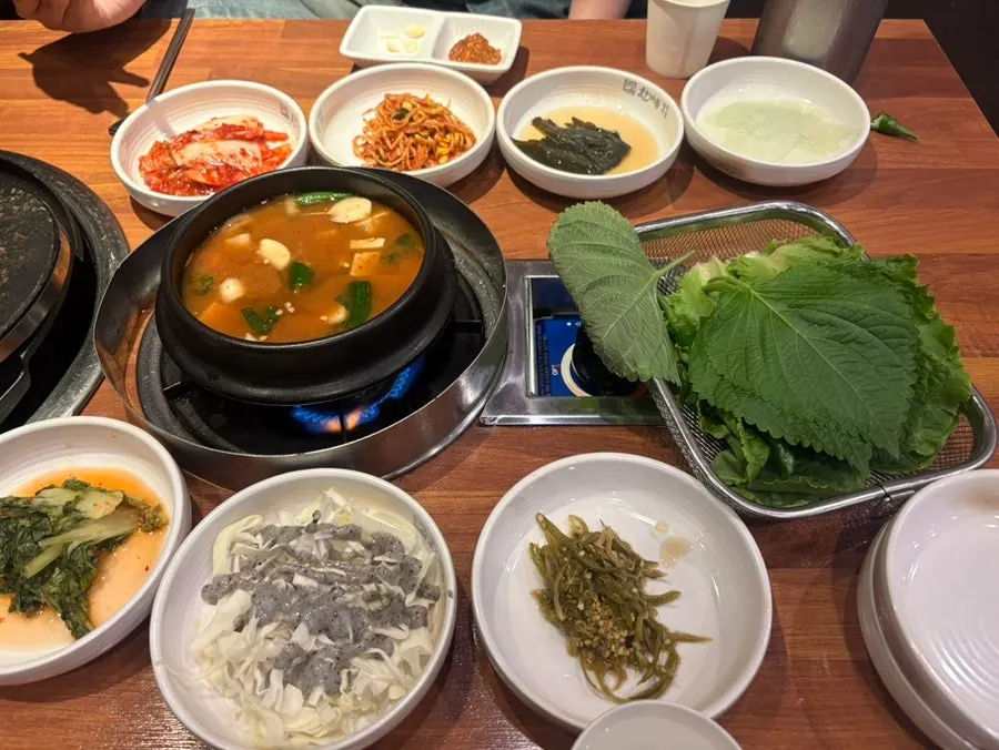Wrapping up the meal at Hanmaeum Jeongyuk Sikdang Doan Branch