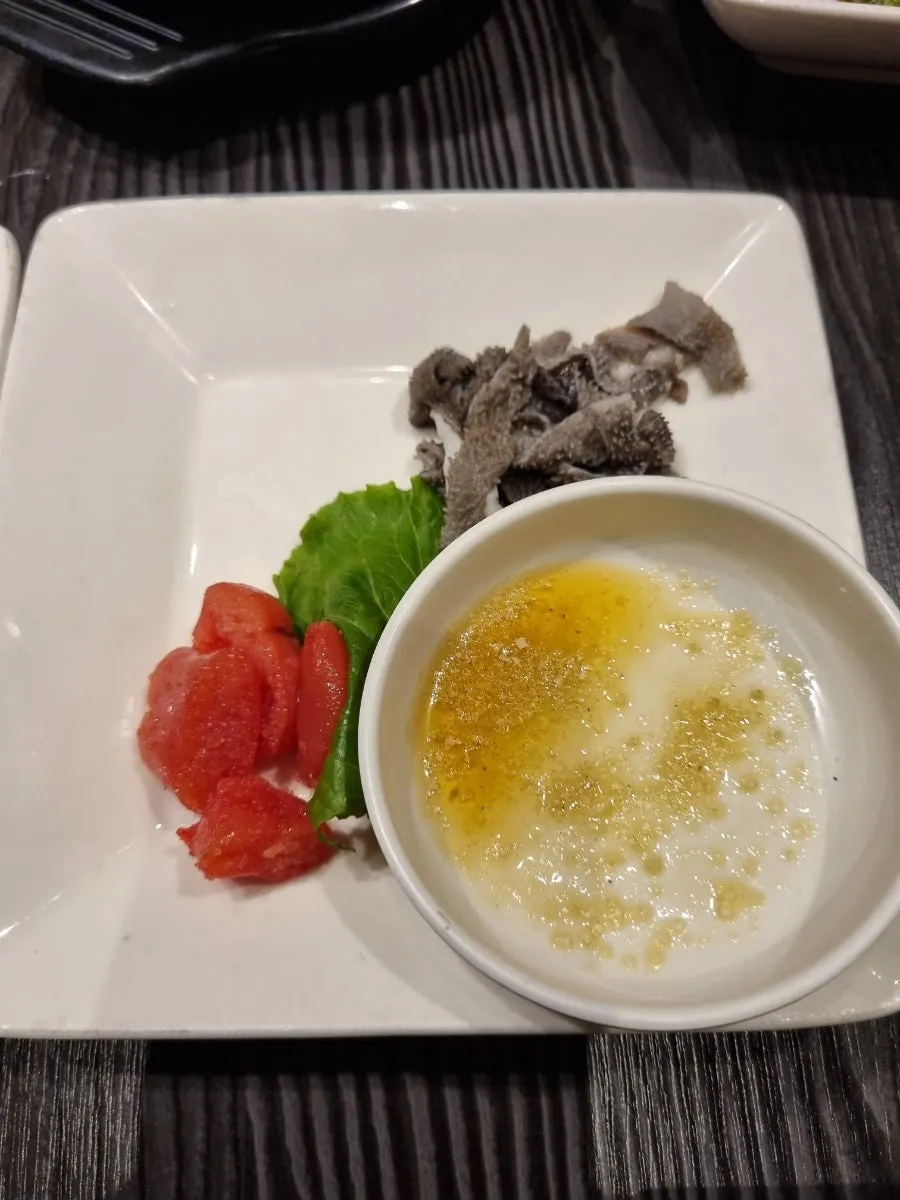 식사 전 제공된 육사시미
