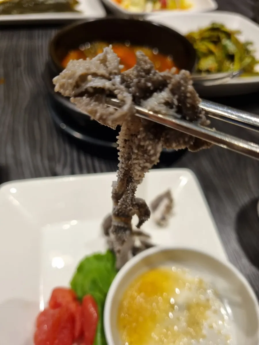 식사 전 제공된 육사시미 구성