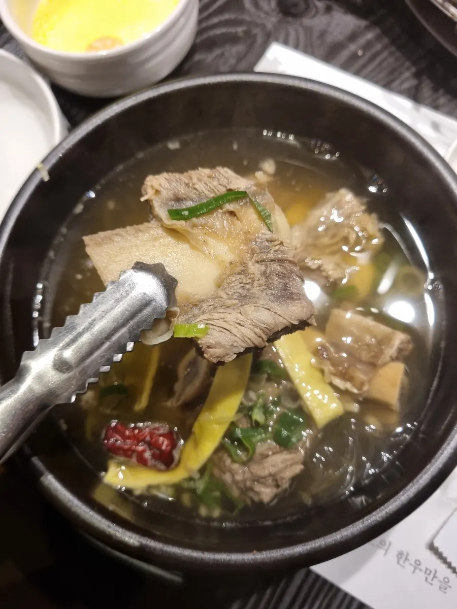 부드럽게 즐긴 등심 접시