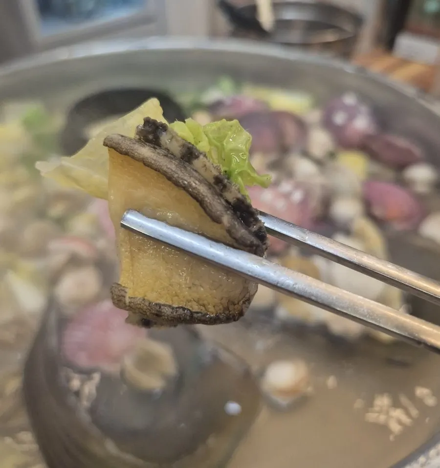 먹기 좋게 잘라준 해산물