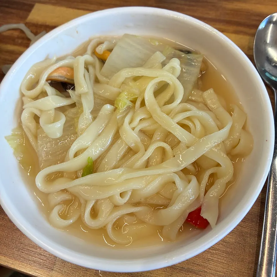 Kalguksu noodles added to the clam hot pot