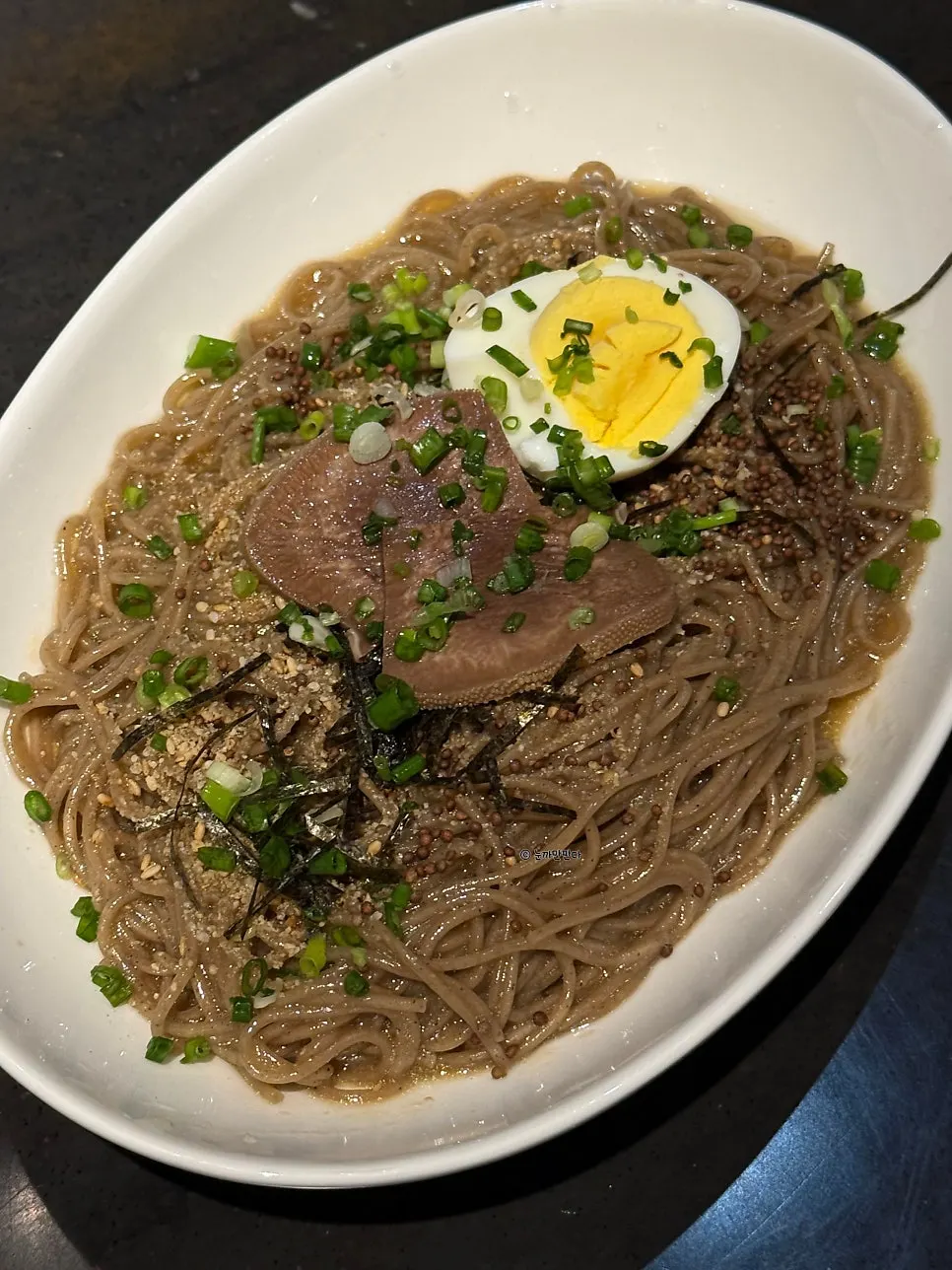 식사 메뉴 들기름막국수