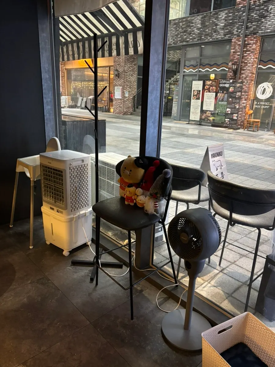 Bar-style interior of Yakiniku Doryong