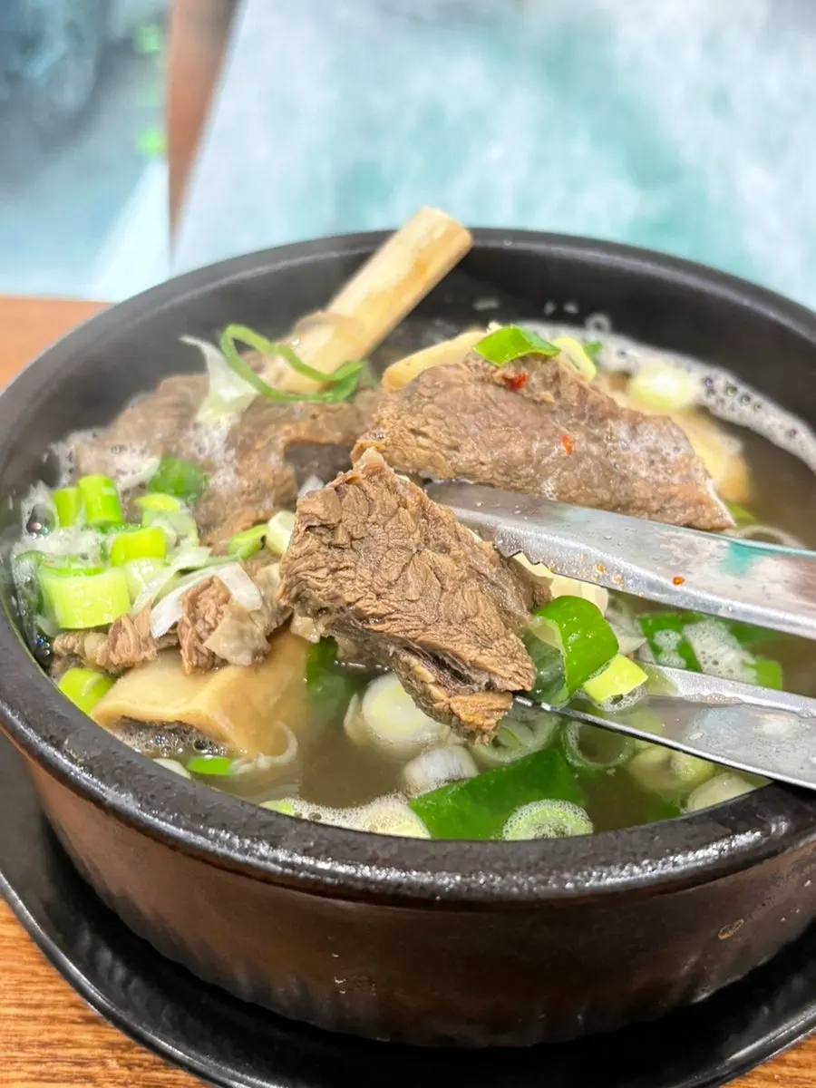A bowl of Hanppong's mountain-pile galbitang