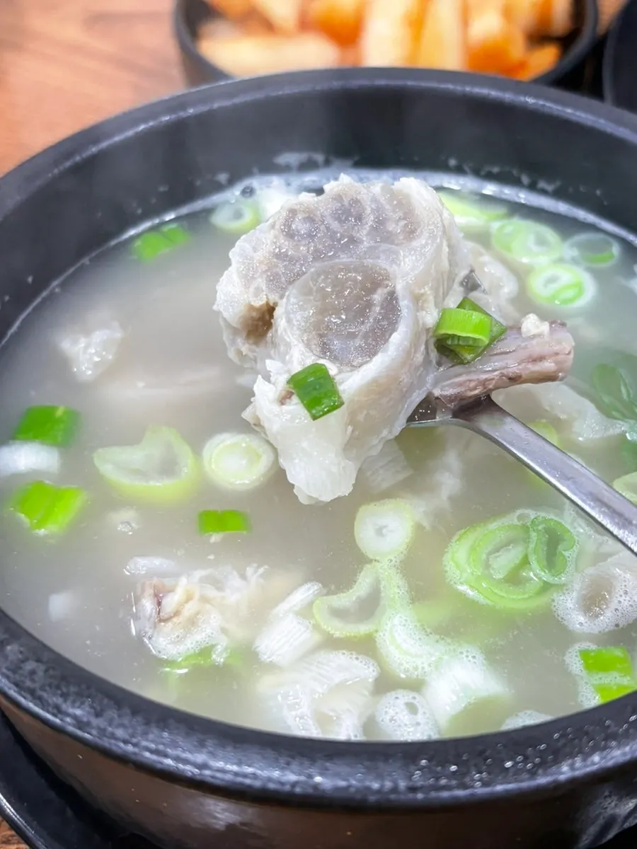 A mix of cartilage cuts inside the dogani-tang