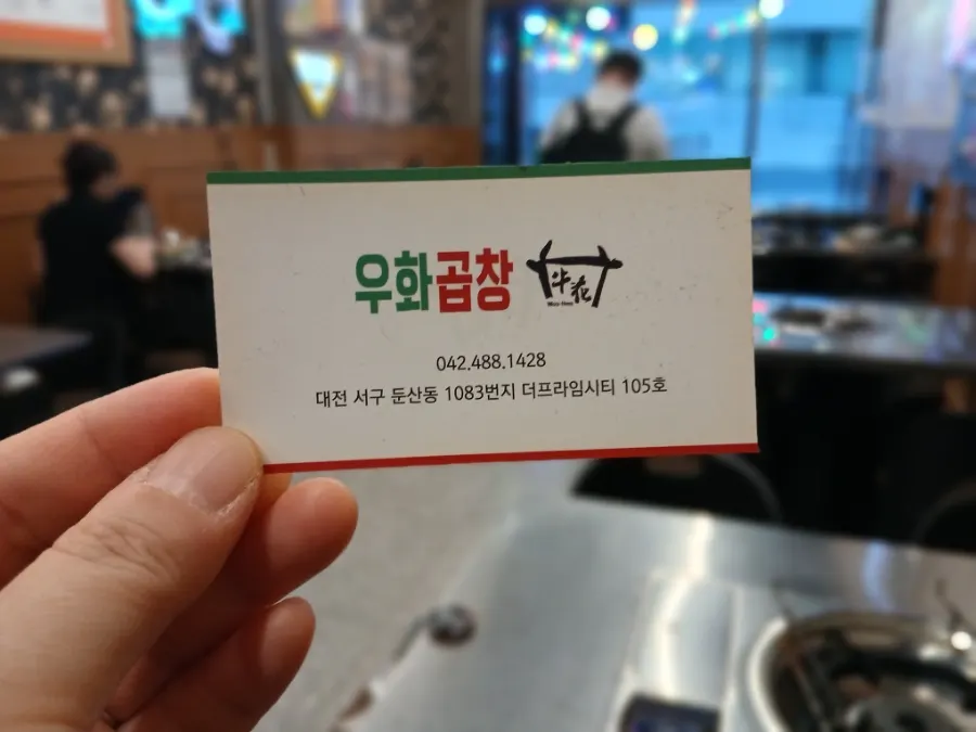 노릇하게 눌어붙은 볶음밥 한 숟가락
