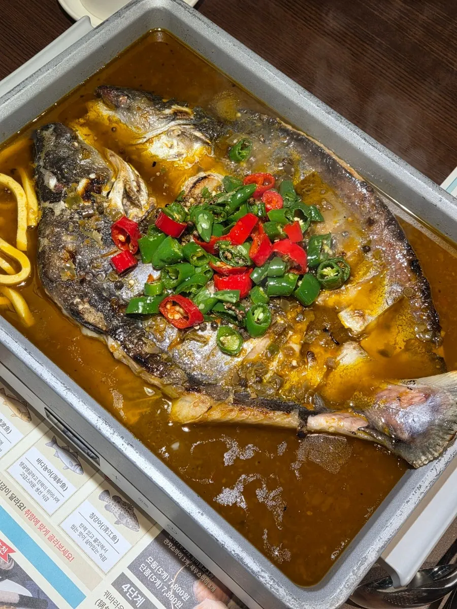 인덕션에서 바글바글 끓는 카오위