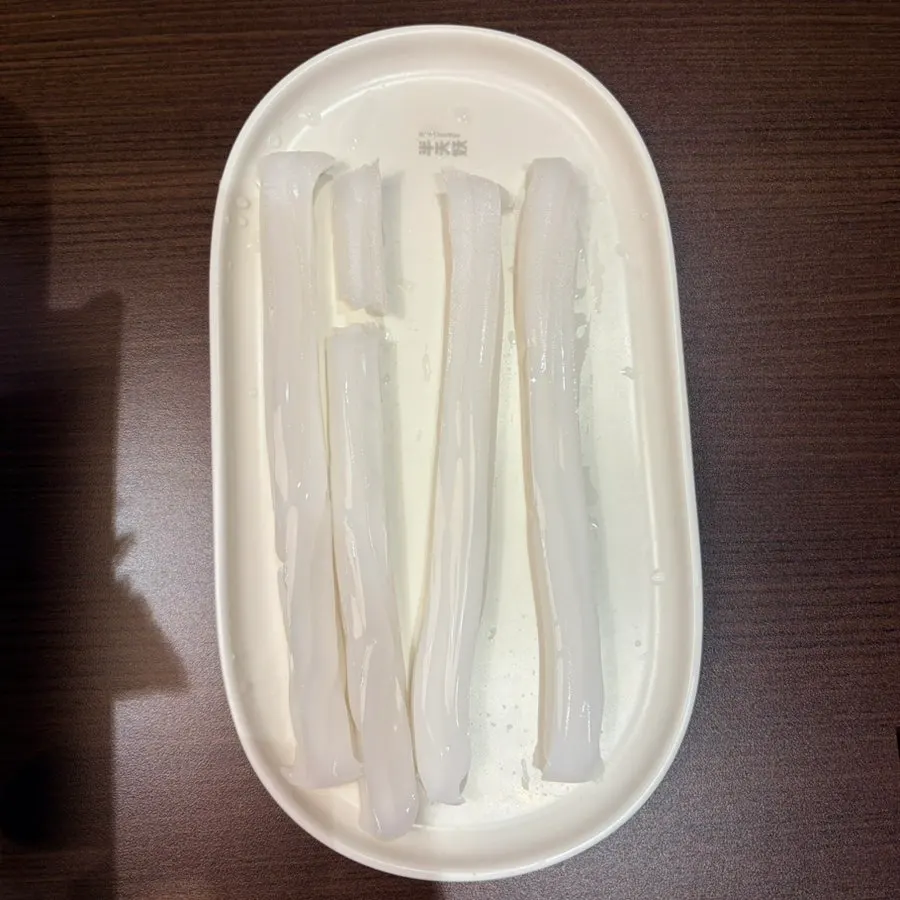 주문한 칭화지아오 카오위와 기본 상차림