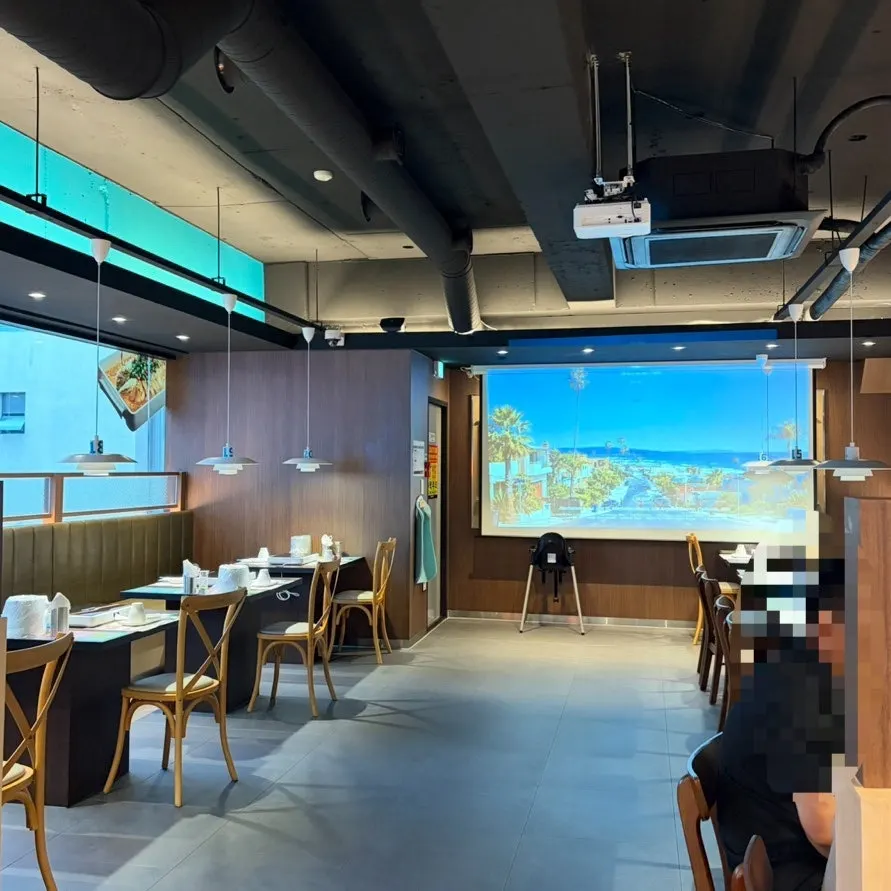Restaurant view with large tables for group gatherings