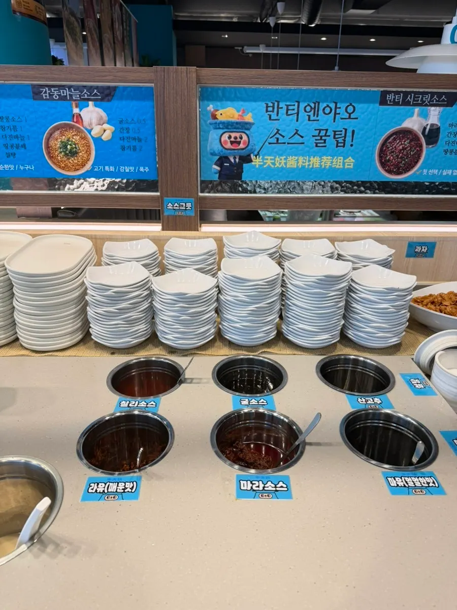 Recommended sauce combos posted on the wall