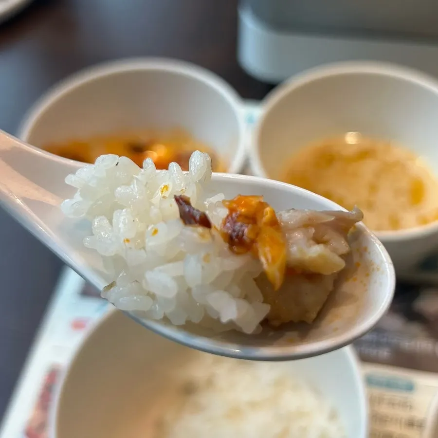 밥과 함께 먹는 카오위 생선살