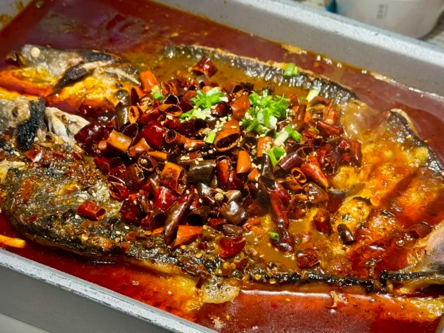 인덕션 위에 올려진 마라 카오위 전골