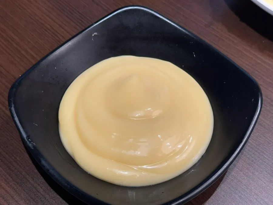 부드럽게 풀어진 닝보어 생선살 한 젓가락
