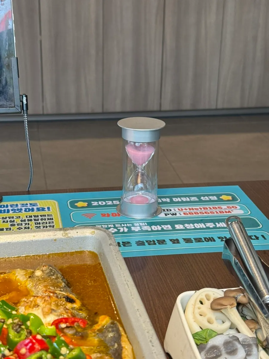 Kaoyu starting to boil with the hourglass timer