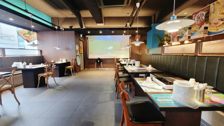 Spacious, comfortable interior hall of Bantiannyao Kaoyu Daejeon Branch